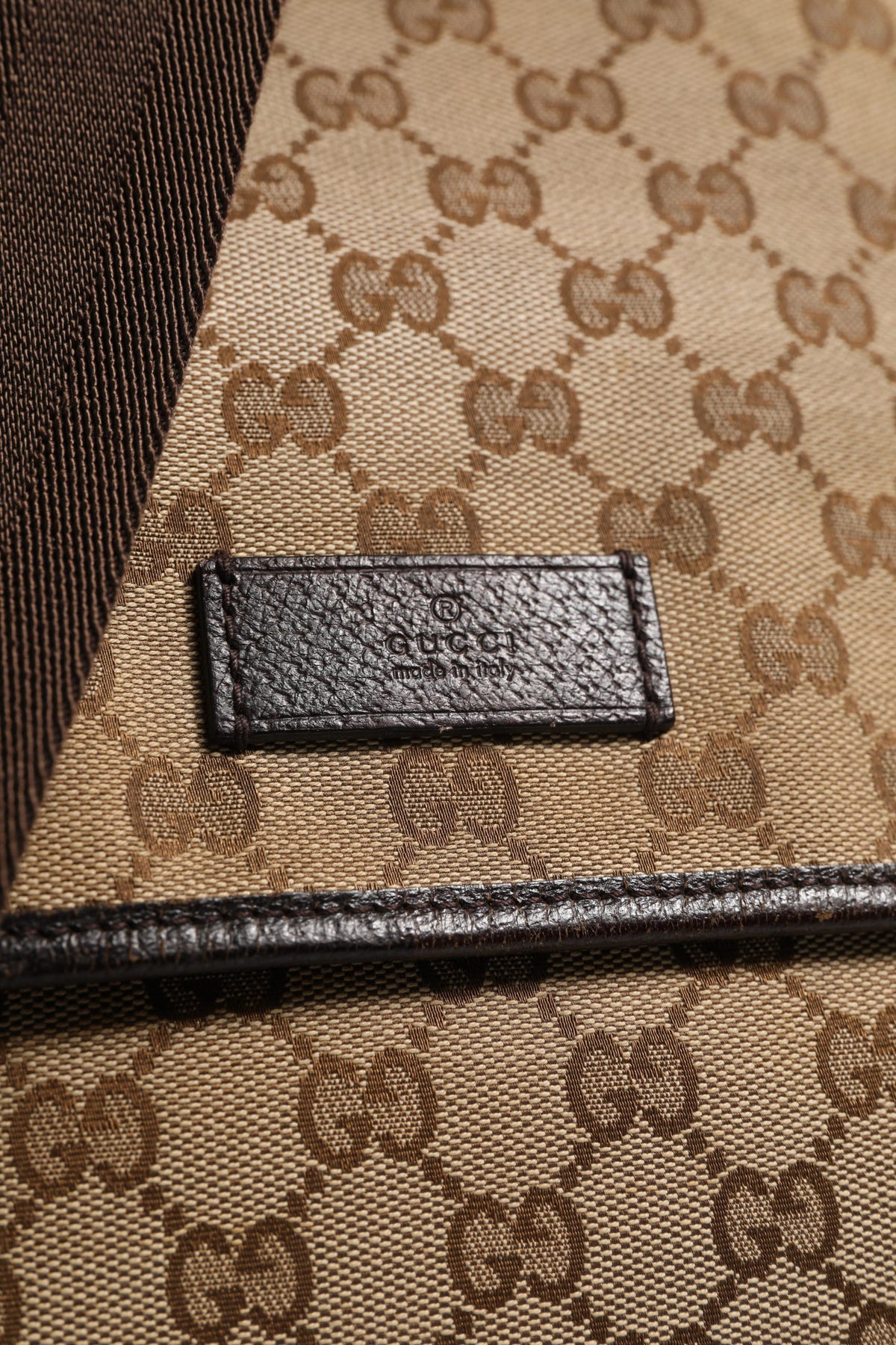 GG Canvas Flap Messenger Bag